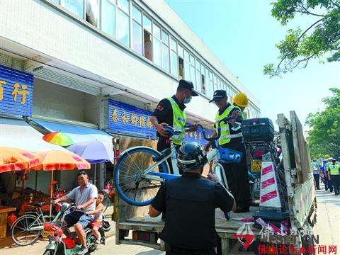 高明多部门联合整治集贸市场及周边环境