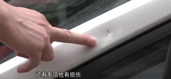 佛山2名靓女住酒店出事！床上有血！男子见到这情景，当场报警！(图1)